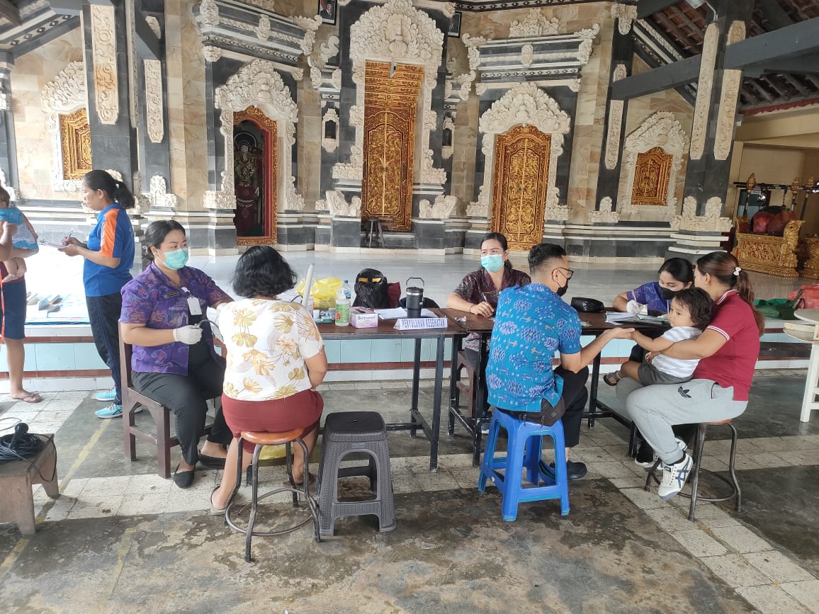 kegiatan posyandu ILP Dahlia br kawan desa jumpai ,pemberian vitamin A,obat cacing dan operasi timbang