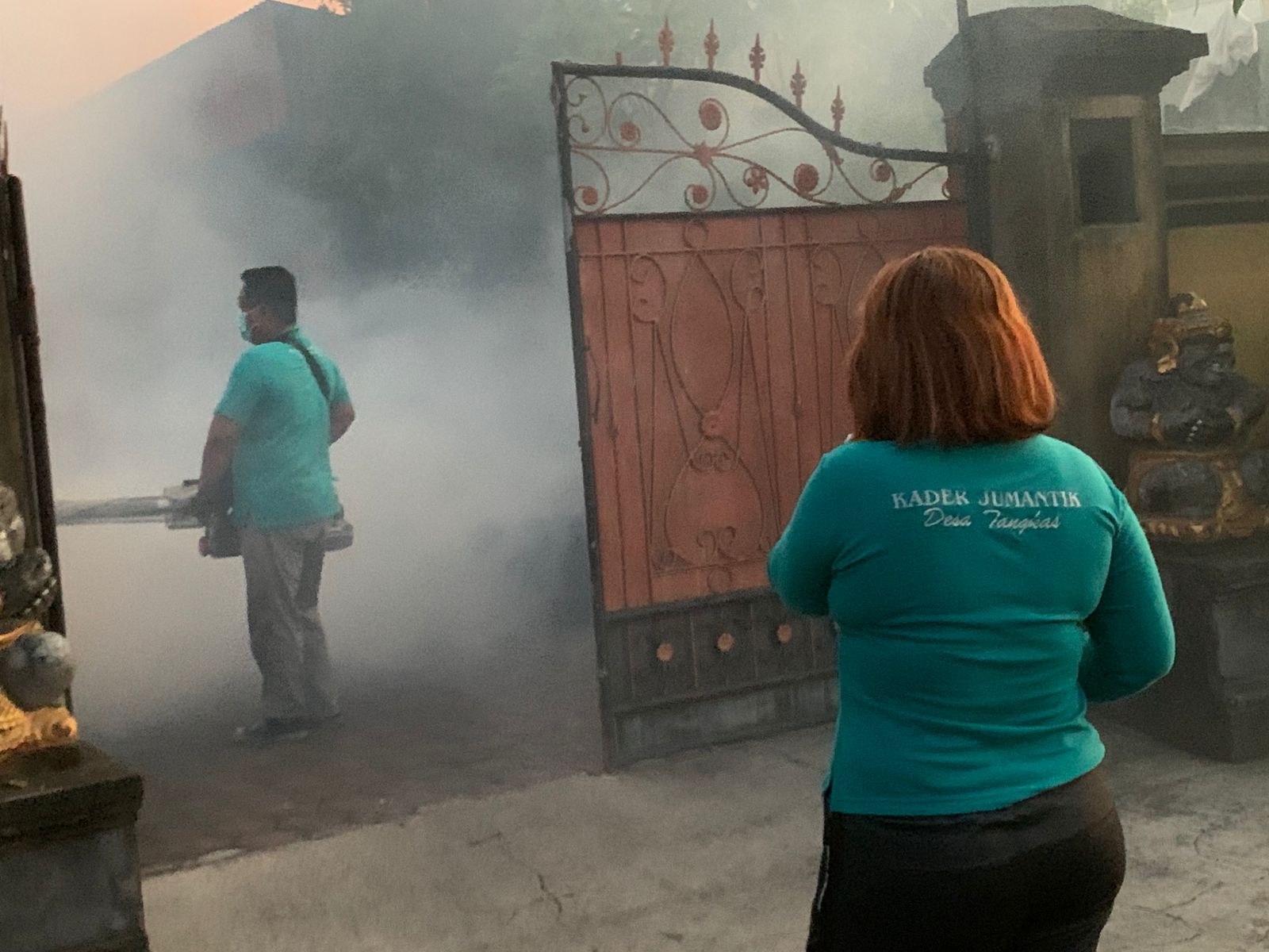 giat fogging siklus I di wilayah desa tangka