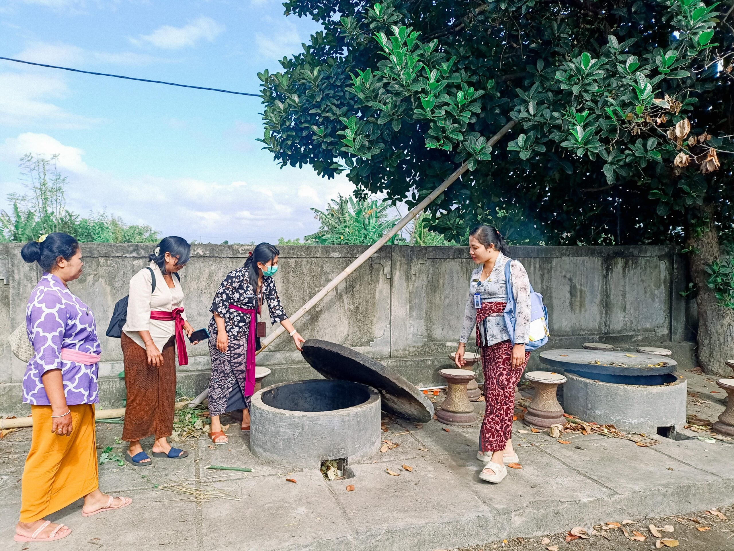kegiatan Inspeksi kesehatan lingkungan tempat fasilitas umum Pura Dalem Tugu di Wilayah Desa Gelgel