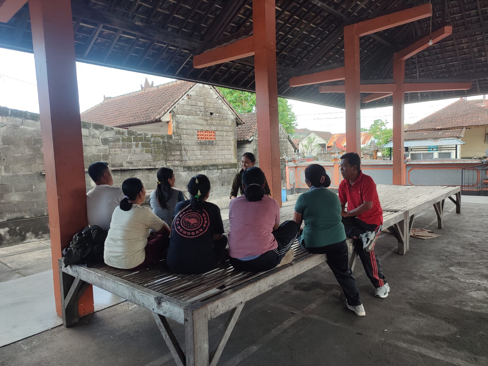 giat club penyuluhan hipertensi desa Tojan, pemeriksaan kesehatan, edukasi dan senam