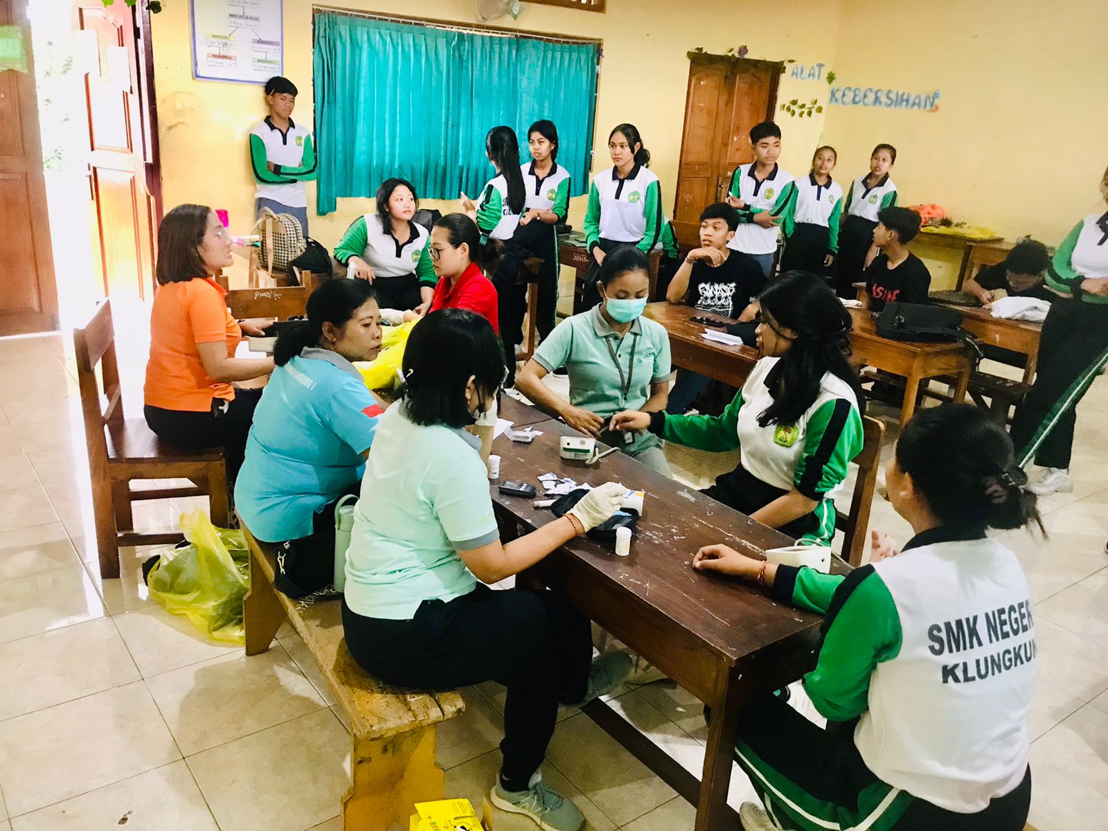 Kegiatan Cek Kesehatan Gratis di SMK Pariwisata Yapparindo Klungkung